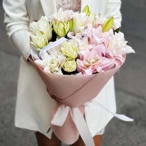 Букет из 7 пионовидных лилий в Яхроме