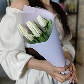 Букетик из 5 белых тюльпанов в Яхроме