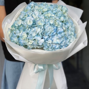 Букет из 5 голубых гортензий в Яхроме