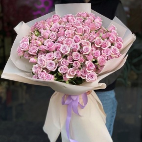 Букет из 25 лиловых кустовых роз (60 см) в Яхроме