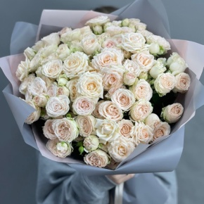Букет "Кремовый микс" из 25 кустовых роз (50 см) в Яхроме