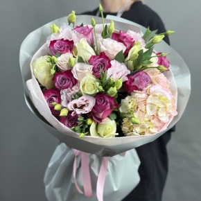 Букет из роз, гортензии и эустом в Яхроме