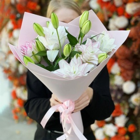 Букет из 3 пионовидных лилий в Яхроме