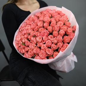 Букет 101 коралловая роза (70 см) в Яхроме