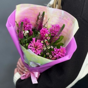 Букет "Вспышка" из гиацинтов, хамелациума и вероники в Яхроме