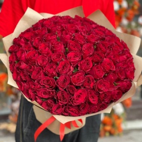 Букет 101 красная роза Кения (50 см) в Яхроме