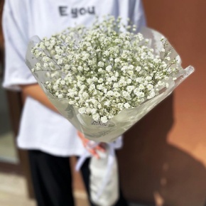 Букет из 5 белых гипсофил в Яхроме