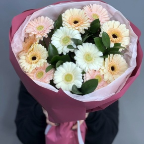 Букет из 13 белых гербер микс в Яхроме