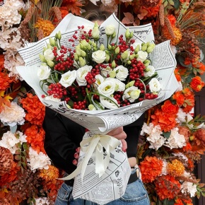 Букет "Рябиновый" из ягод калины и эустом в Яхроме