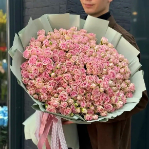 Букет из 101  нежно -розовой кустовой розы (70 см) в Яхроме