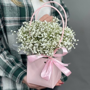 Композиция в сумочке из гипсофил в Яхроме