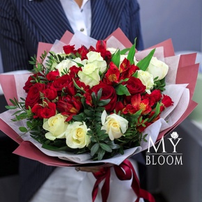Букет "Делакруа" из роз и альстромерии в Яхроме