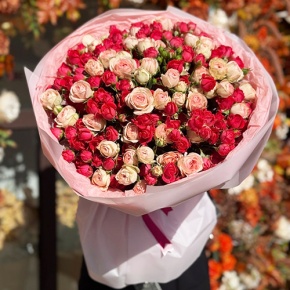Букет из 35 кустовых роз микс (50 см) в Яхроме