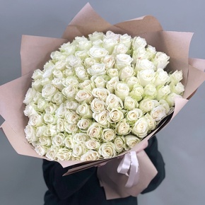 Букет 101 белая роза кения (50 см) в Яхроме