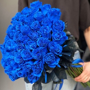Букет из 51 синей розы Эквадор под ленту (70 см) в Яхроме