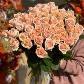 Букет из 51 персиковой розы (60 см) в Яхроме