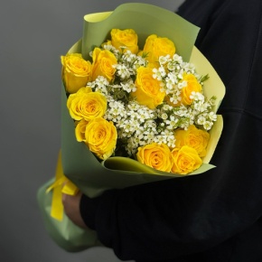 Букет "Нотка счастья" из лимонных роз и хамелациума (40 см) в Яхроме
