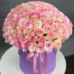 Композиция в шляпной коробке из 151 розы кения в Яхроме