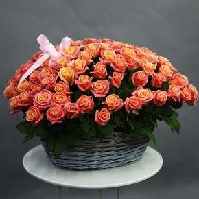 Композиция в корзине из 101 розы Мисс Пигги (50 см) в Яхроме