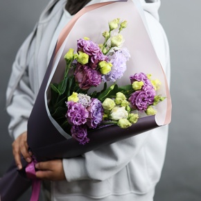 Букет "Сливовый чизкейк" из махровых эустом в Яхроме