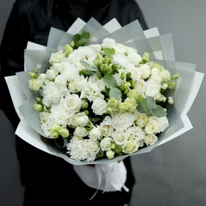 Букет "Маскарпоне" из роз, диантусов, эустом и гиперикума в Яхроме