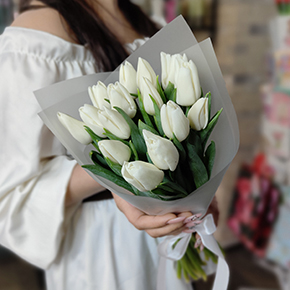 Букет из 15 белых тюльпанов в Яхроме