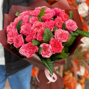 Букет из 25 махровых пионовидных роз Риджентс парк  (60 см) в Яхроме