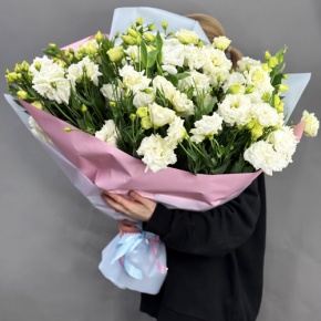 Букет "Изысканность" из 31 белой эустомы в Яхроме