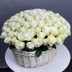 101 белая роза в корзине (40 см) в Яхроме