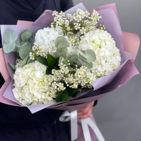 Букет "Суприм" из гортензий и хамелациума в Яхроме