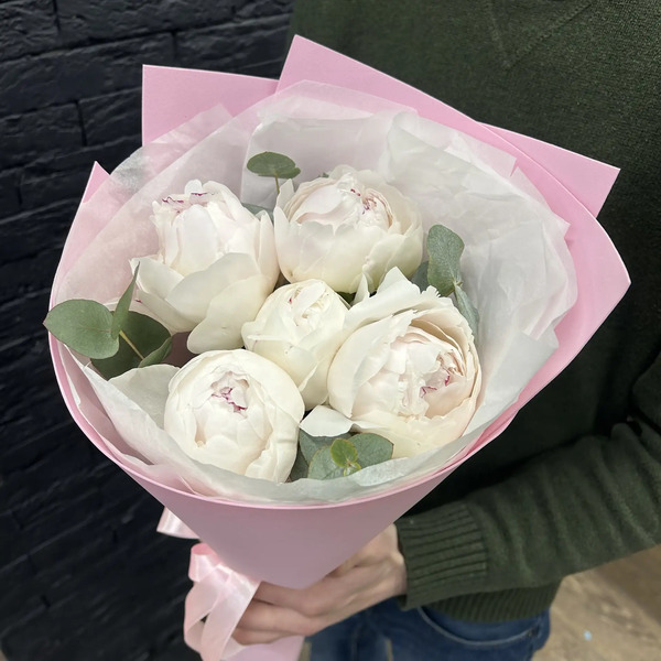 Букет из 5 пионов Одиле "Пломбир" в Яхроме