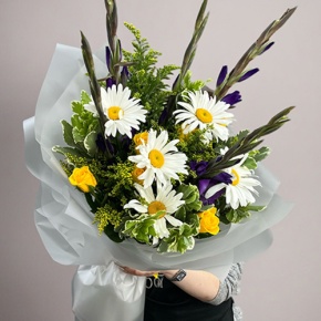 Букет из гладиолусов, роз и ромашек в Яхроме