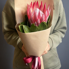 Букет из протеи в крафте в Яхроме