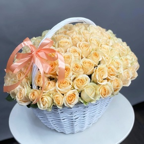 Композиция в корзине из 101 розы Аваланж (50 см) в Яхроме