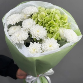 Букет "Линда" из хризантем и Голландской гортензии в Яхроме