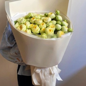 Букет из 19 лимонных пионовидных кустовых роз (60 см) в Яхроме