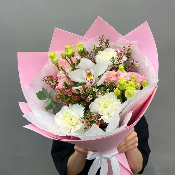 Букет с королевской орхидеей, диантусами, эустомой и шамелациумом в Яхроме
