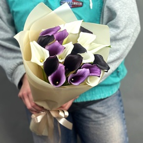 Букет из 19 калл микс в Яхроме