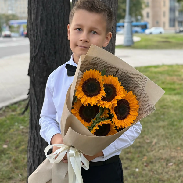 Букет из 5 подсолнухов в Яхроме
