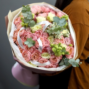 Букет "Миссис" из кустовой розы Джульетта и эустом в Яхроме