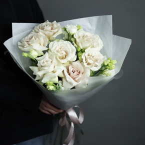 Букет "Изыск" из эустом и роз Эквадор Квиксенд в Яхроме