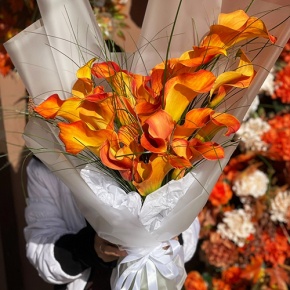 Монобукет из 21 оранжевой каллы в Яхроме