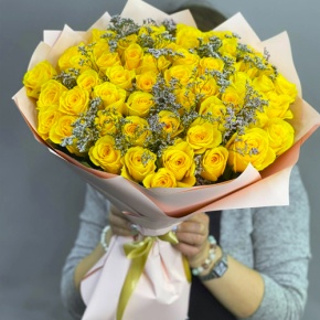 Букет из 51 лимонной розы с лимониумом в Яхроме