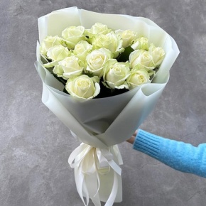 Букет "Умка" из 15 белых роз (50 см) в Яхроме