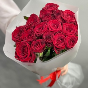 Букетик из 15 красных роз (60 см) в Яхроме