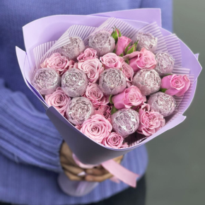 Букет из шоколадных пионов и кустовых роз в Яхроме