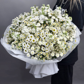 Букет "Эдем" из хризантем, маттиол и ромашек в Яхроме