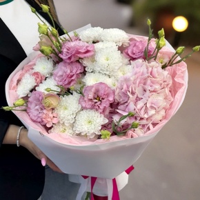 Букет "Табу" из хризантемы, Голландской гортензии и эустомы в Яхроме