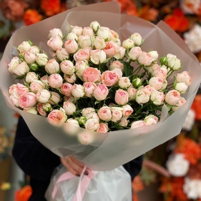 Букет из 35 нежных кустовых роз (40 см) в Яхроме