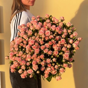 Букет из 39 нежных кустовых роз (70 см) в Яхроме